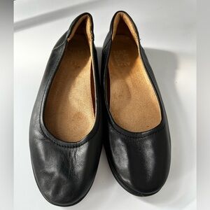 Naturalizer Black Flats